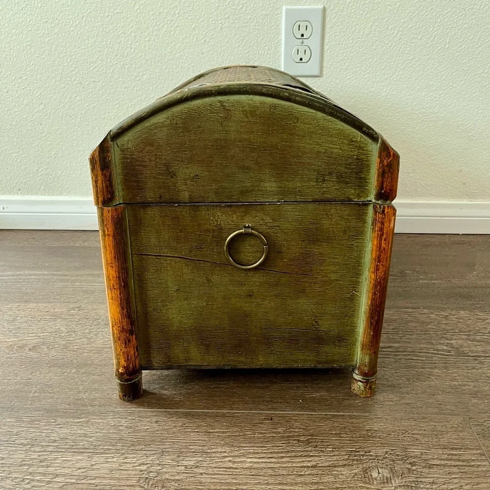 Vintage-Inspired Palm Motif Decorative Storage Trunk - Green and Brown